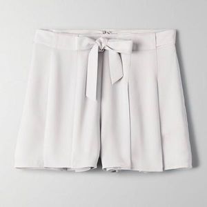 Sunday Best
WESTLEY SHORT
Size 4 lavender fog 
New with tags